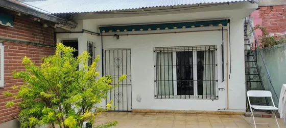 Casa 3 ambientes en Francia al 1000