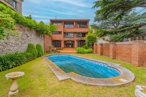 Gran chalet en barrio Stella Maris