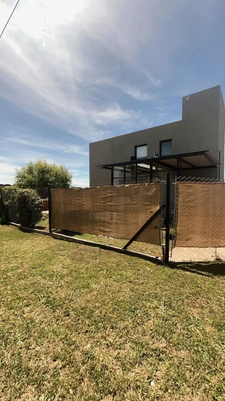 Casa con contenedor en Los Acantilados