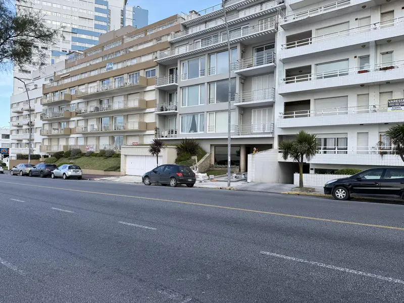 Departamento en alquiler en Varese
